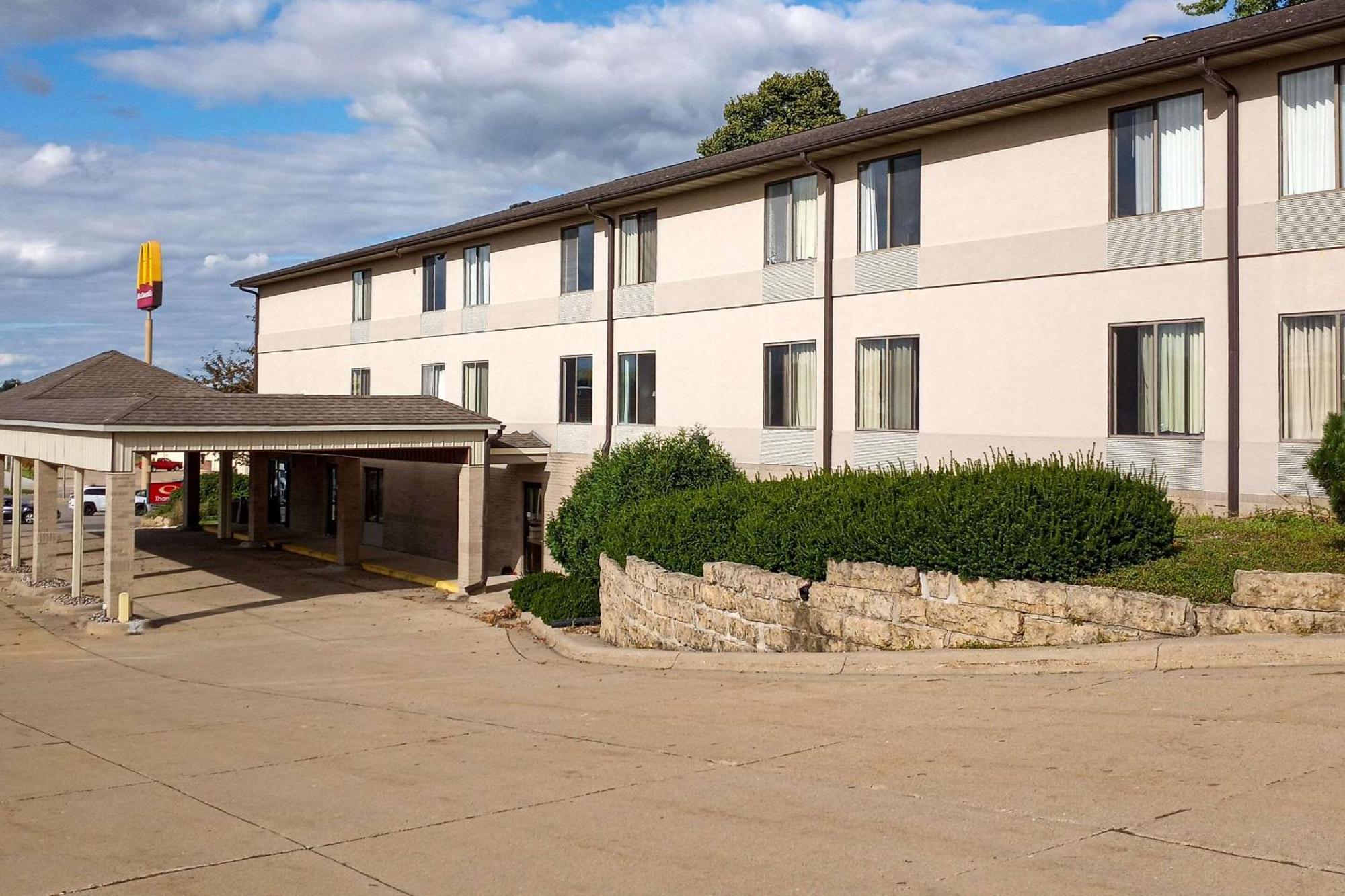 Econo Lodge Maquoketa Exteriör bild