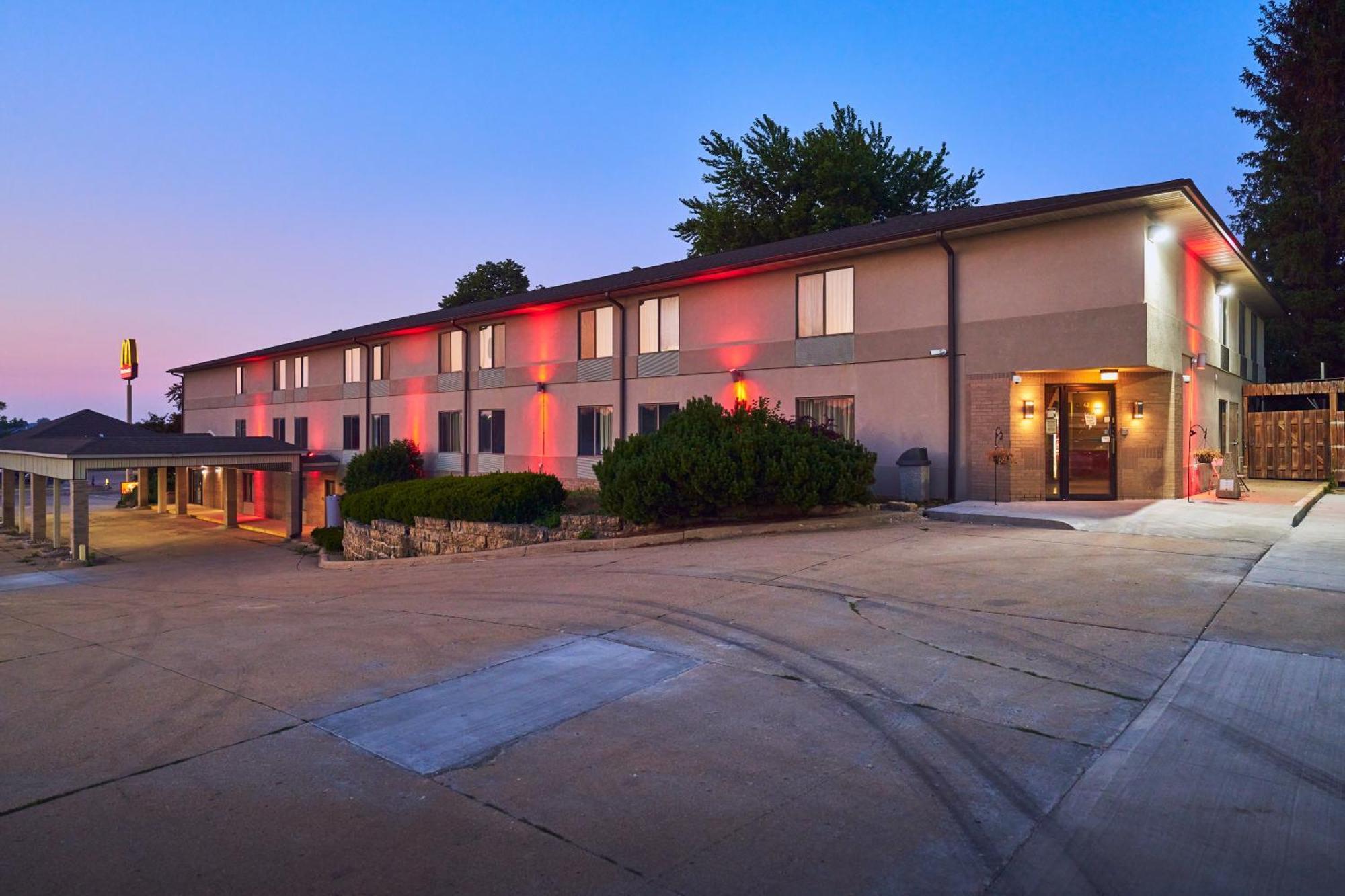 Econo Lodge Maquoketa Exteriör bild