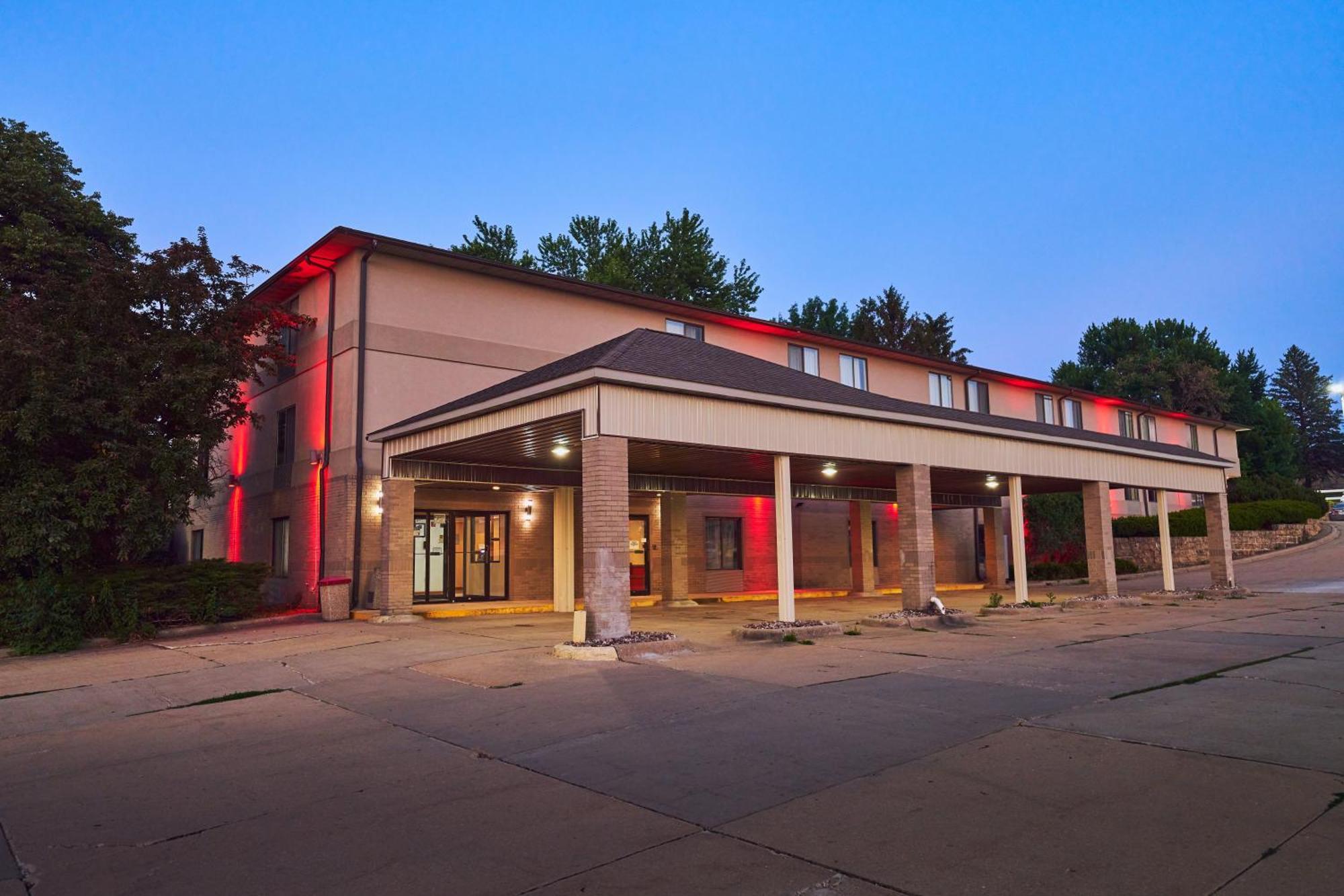 Econo Lodge Maquoketa Exteriör bild