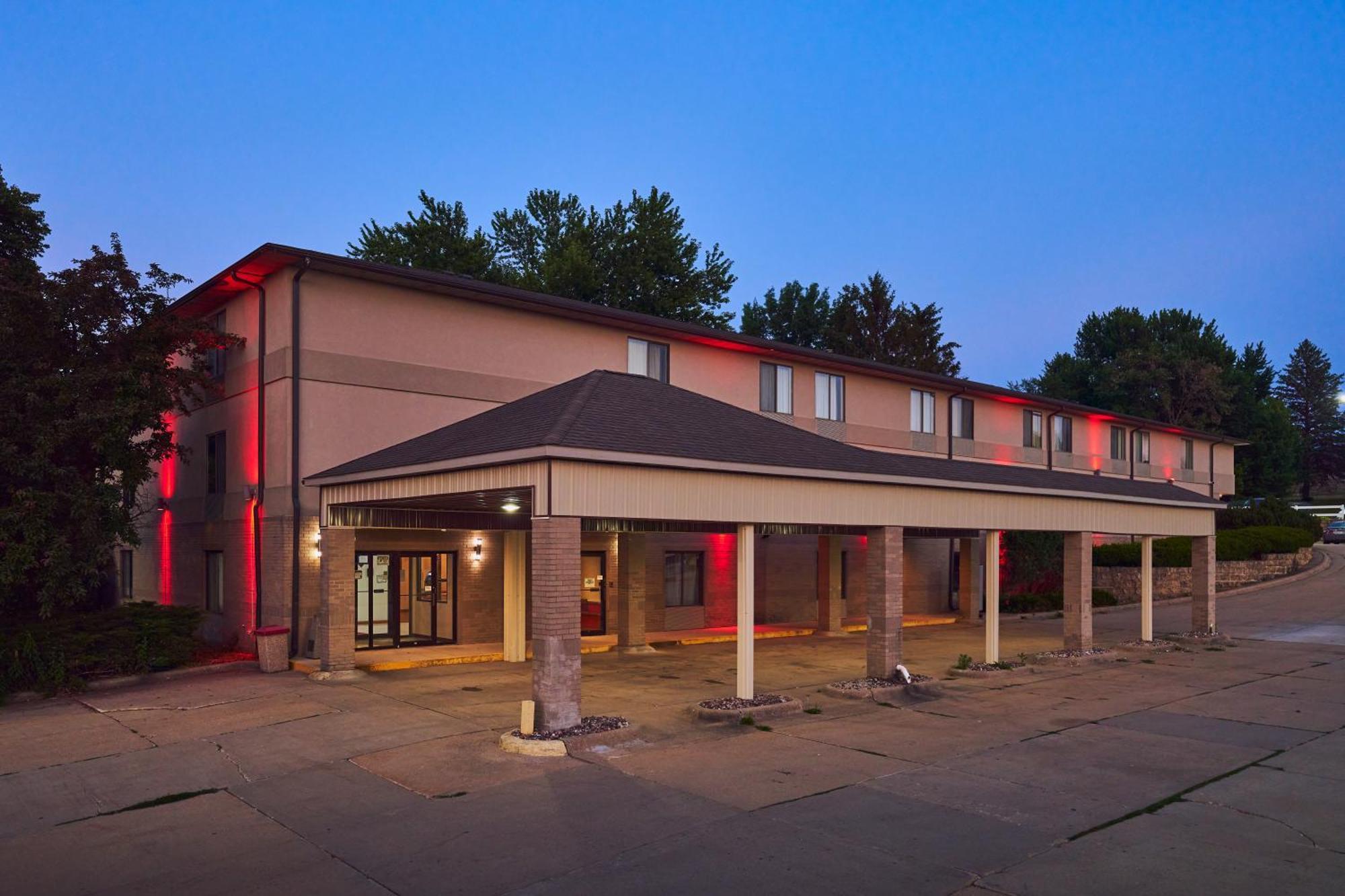 Econo Lodge Maquoketa Exteriör bild
